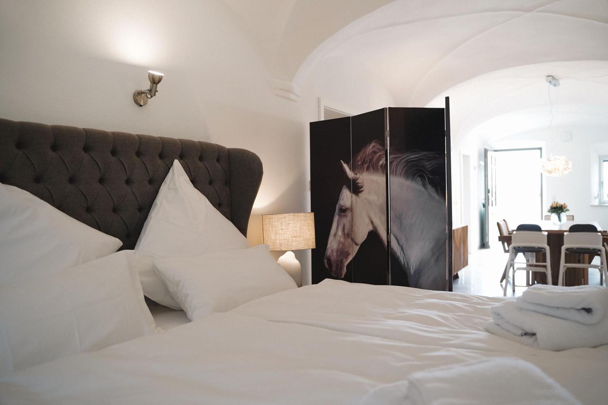 Black Horse Family - Barrierearm - Pfotenglueck - Familienzeit By Loewenherz Homes Apartment *